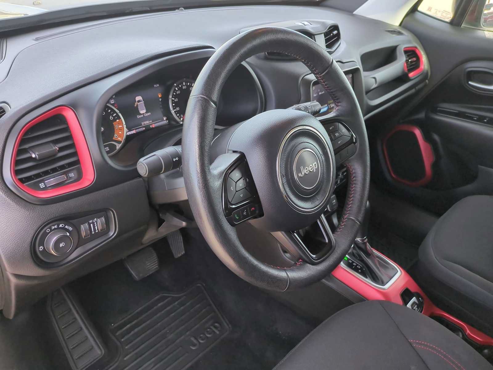 Used 2022 Jeep Renegade Trailhawk AWD/4WD image 10