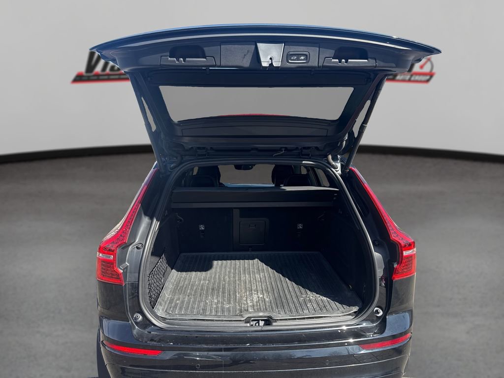 Used 2018 Volvo XC60 T5 R-Design w/ Convenience Package image 11