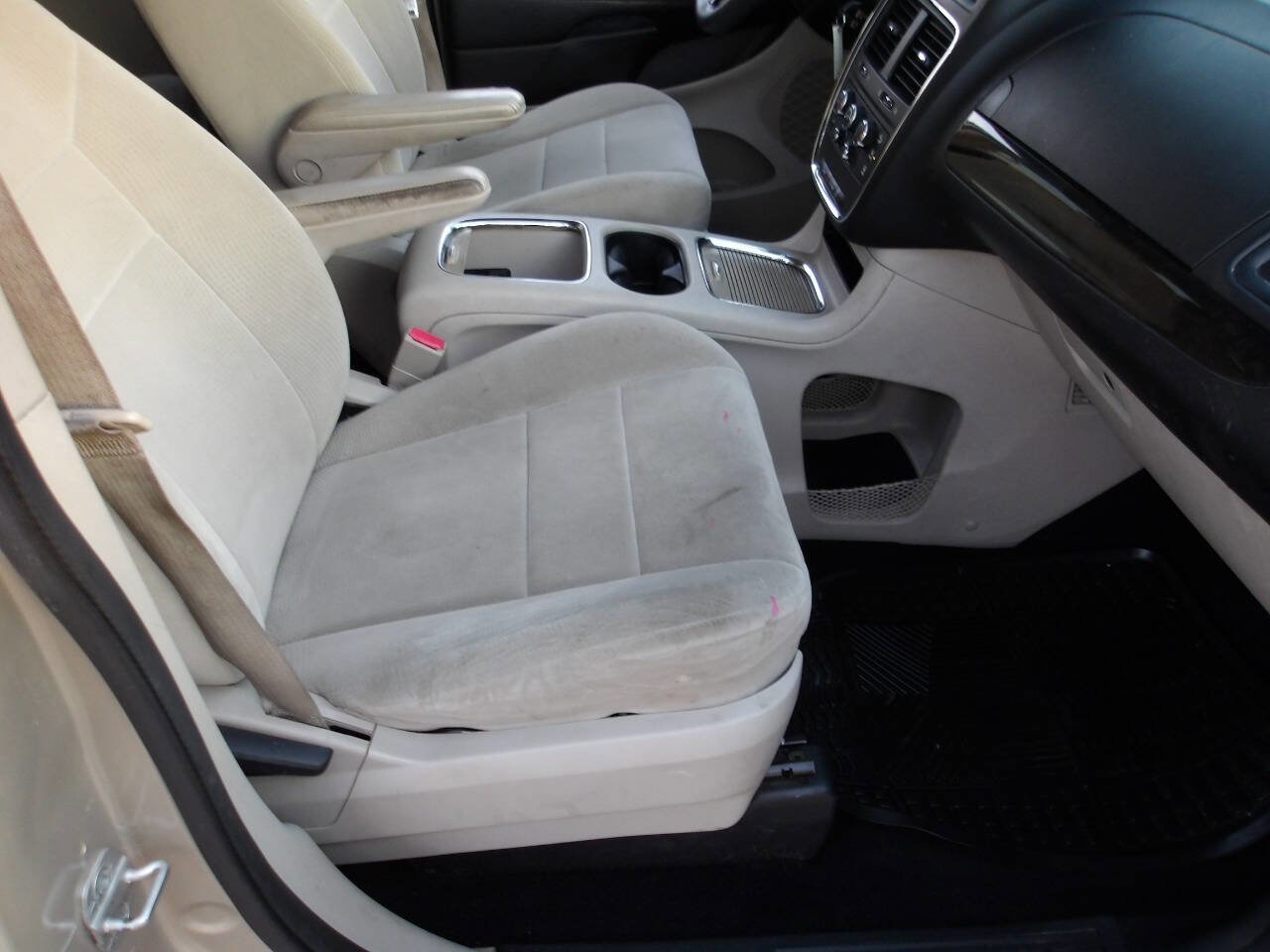 Used 2013 Dodge Grand Caravan SXT w/ Entertainment Group 1 image 22