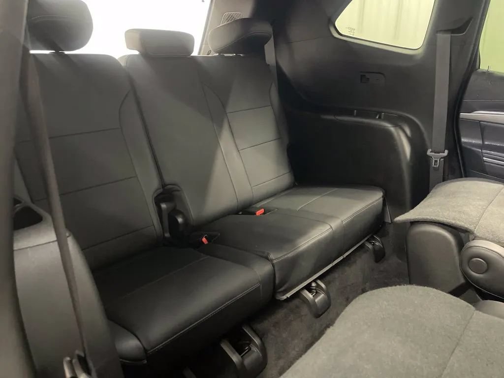 Used 2025 Buick Enclave Preferred AWD/4WD image 17