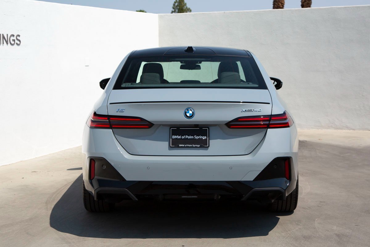 New 2026 BMW i5 eDrive40 w/ Executive Package image 7