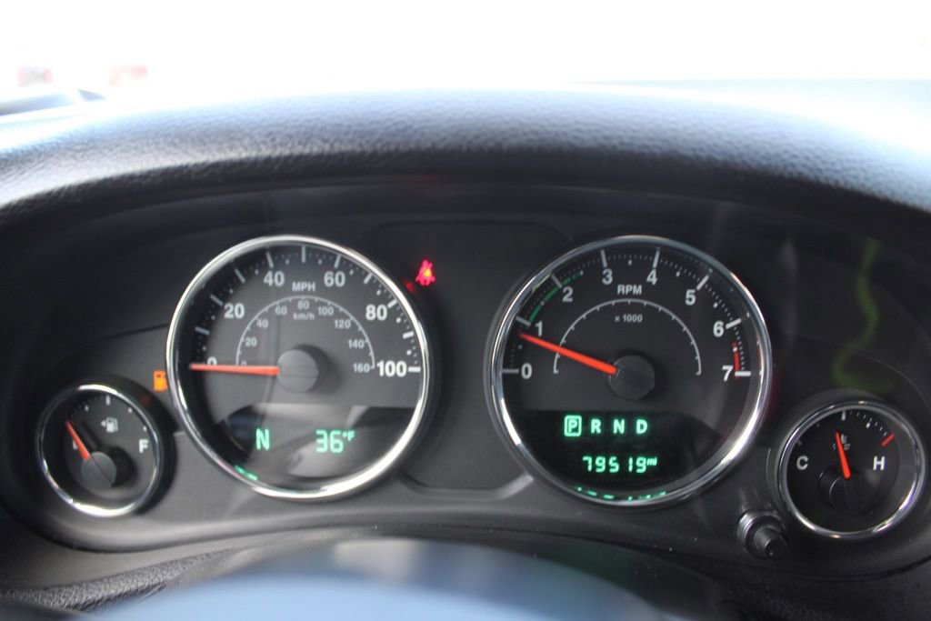 Used 2015 Jeep Wrangler Unlimited Sport w/ Mopar Black Appearance Group image 31