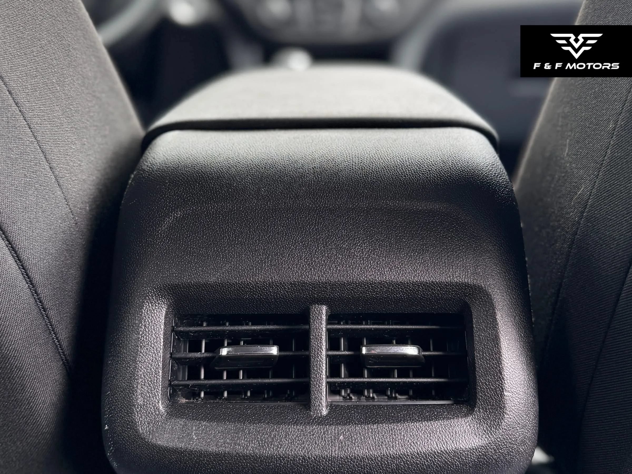 Used 2018 Chevrolet Equinox LT FWD image 23