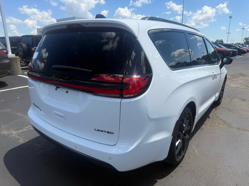 New 2027 Chrysler Pacifica Limited w/ S Appearance Package FWD image 3