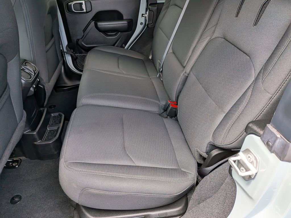 Used 2023 Jeep Wrangler Unlimited w/ Cold Weather Group AWD/4WD image 23