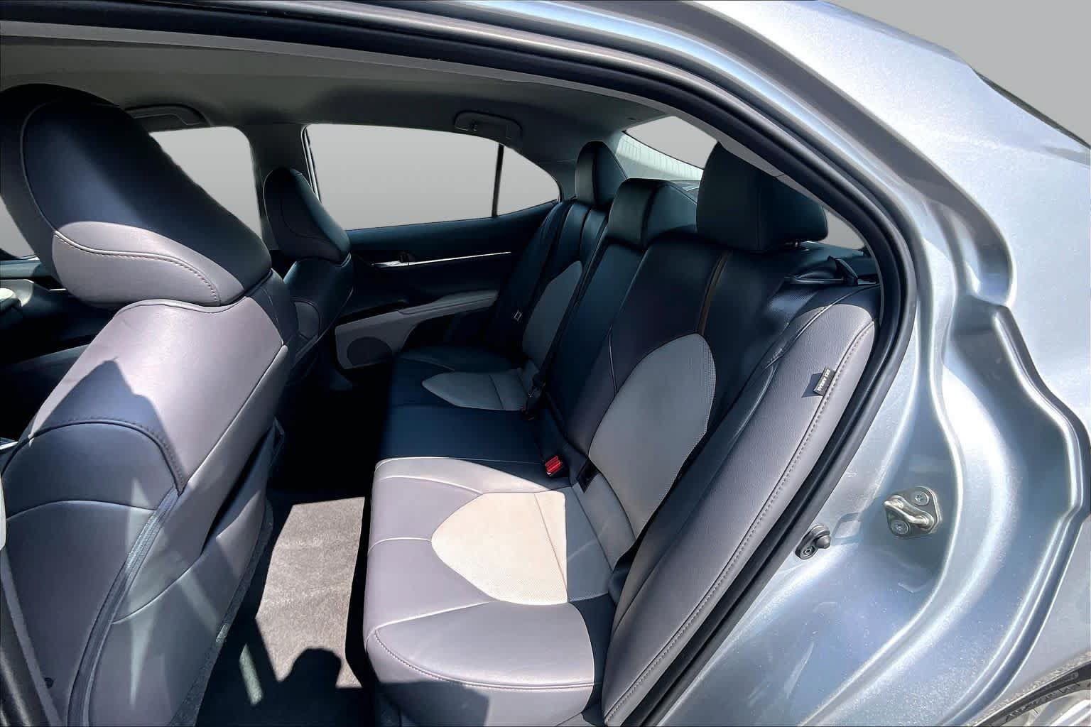 Used 2020 Toyota Camry XLE FWD image 19