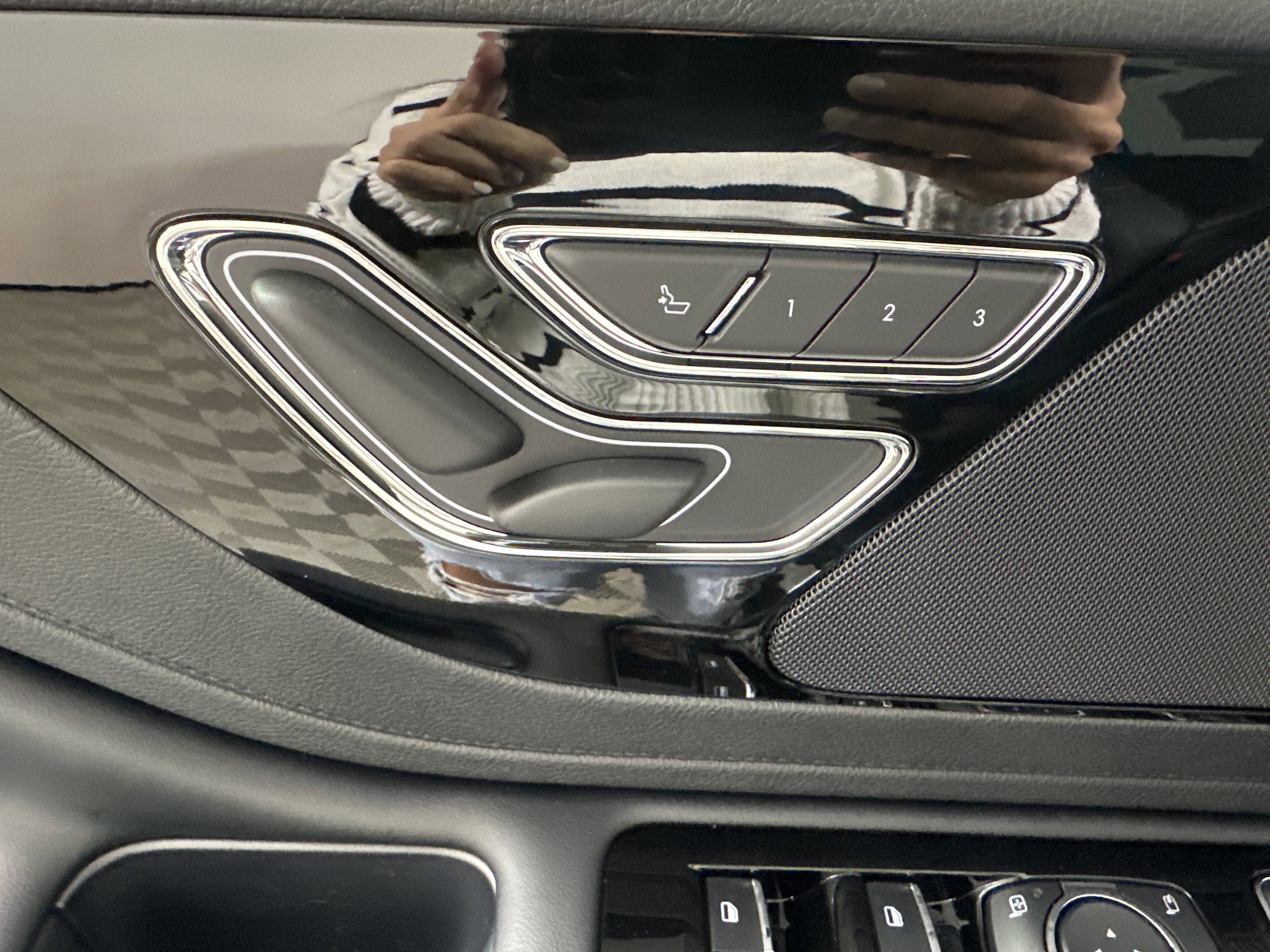 New 2025 Lincoln Aviator AWD image 10