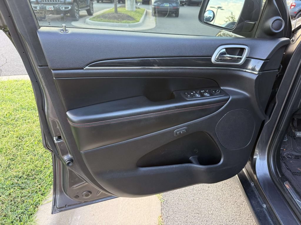 Used 2018 Jeep Grand Cherokee Trailhawk w/ Trailhawk Luxury Group AWD/4WD image 31