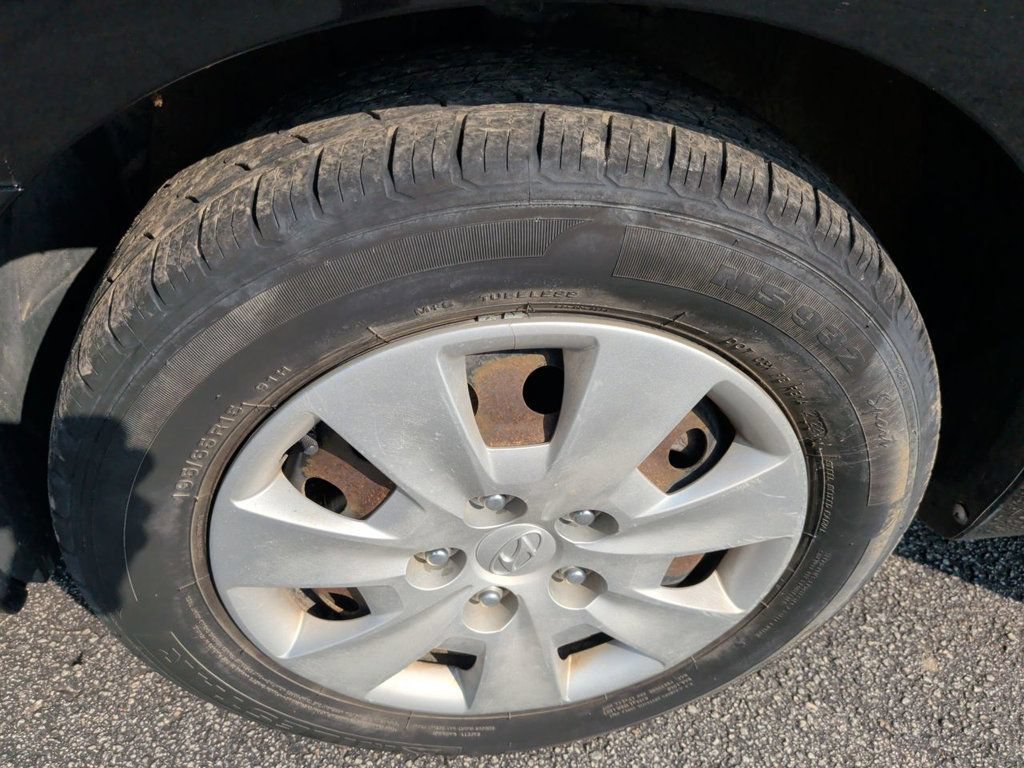 Used 2010 Hyundai Elantra GLS FWD image 10