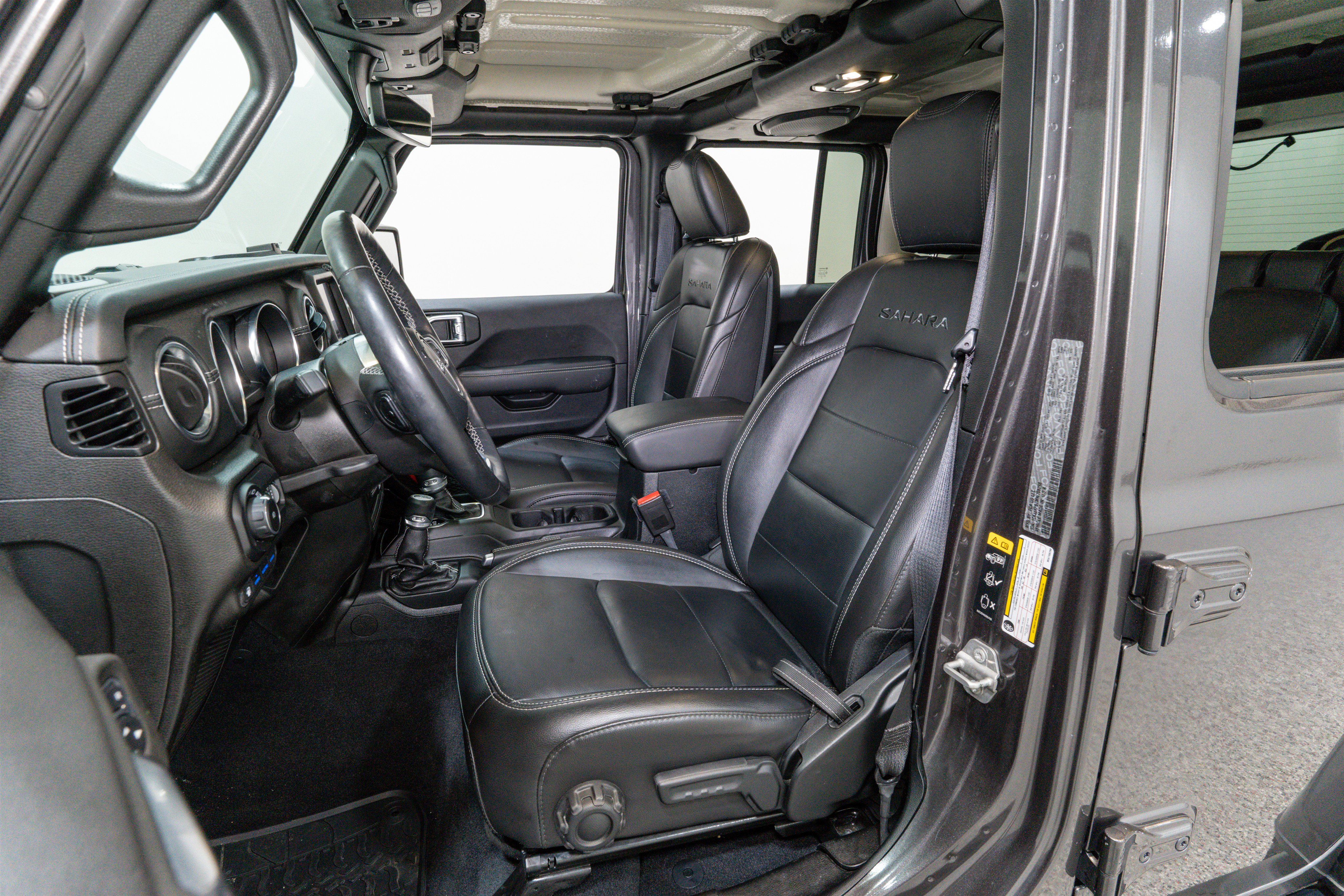 Used 2021 Jeep Wrangler Unlimited Sahara w/ Cold Weather Group AWD/4WD image 13