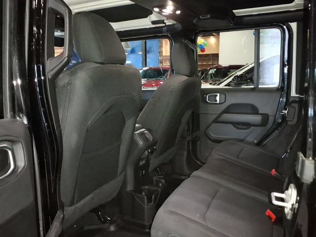 Used 2022 Jeep Wrangler Unlimited Sahara w/ Dual Top Group AWD/4WD image 18