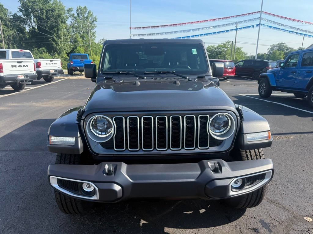 Used 2025 Jeep Wrangler Unlimited Sahara AWD/4WD image 9
