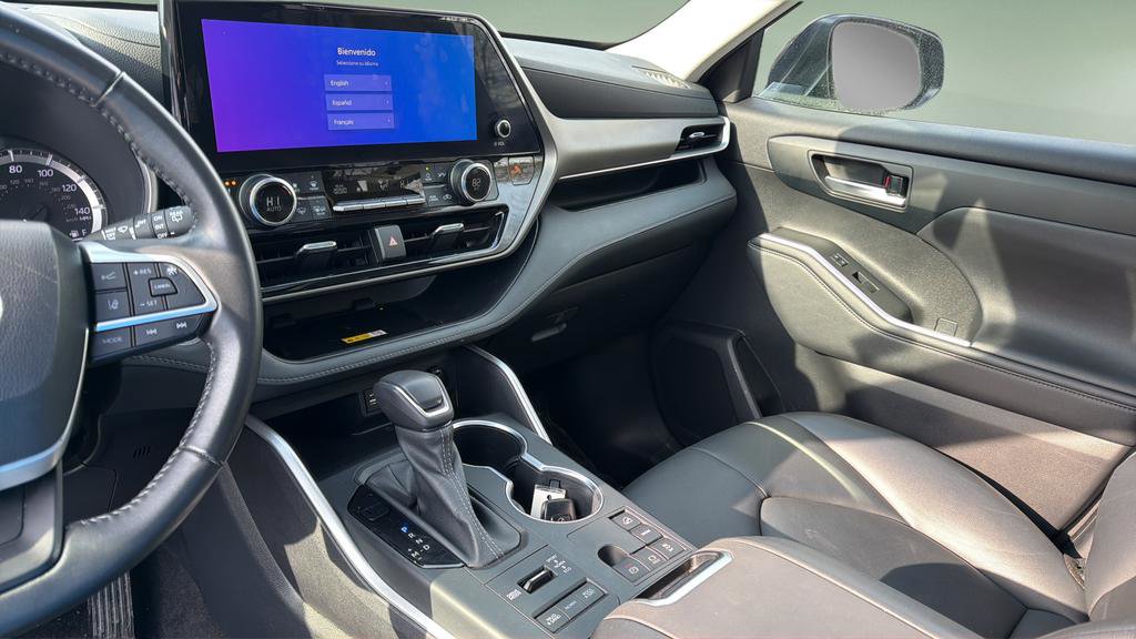 Used 2023 Toyota Highlander XLE image 25