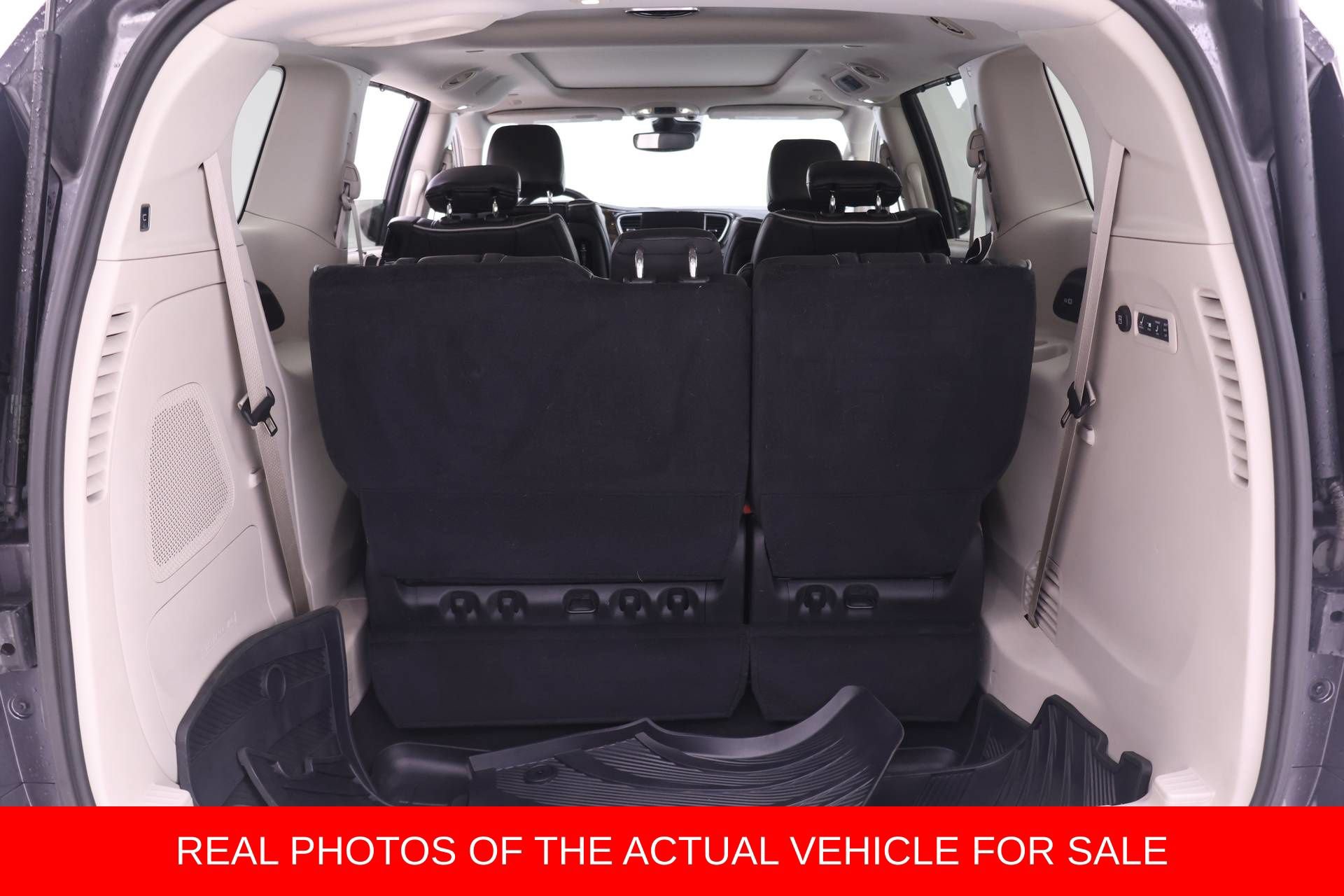 Used 2022 Chrysler Pacifica Limited w/ Uconnect Theater Family Group AWD/4WD image 16