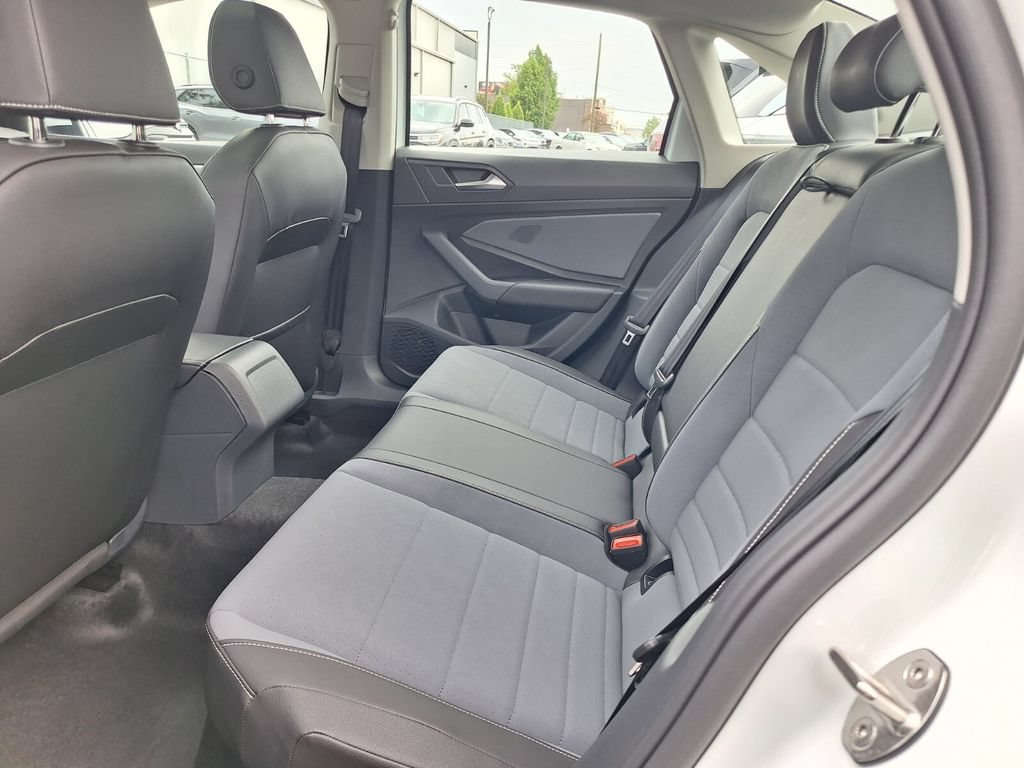 New 2026 Volkswagen Jetta SE FWD image 18