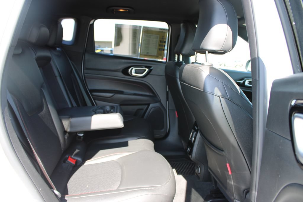 Used 2025 Jeep Compass Trailhawk AWD/4WD image 30