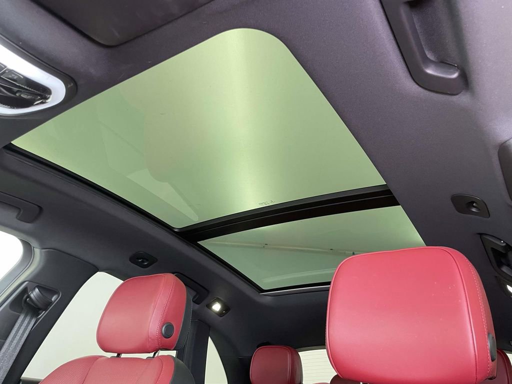 Certified 2023 Porsche Macan AWD/4WD image 18