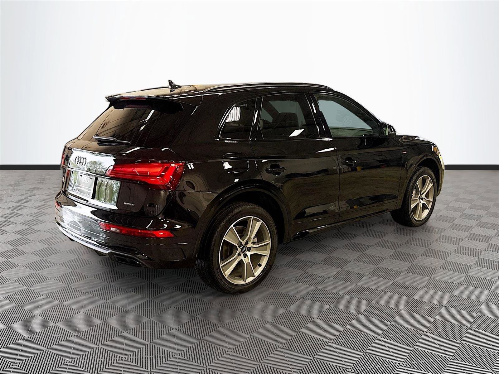 Certified 2025 Audi Q5 2.0T Premium w/ Convenience Plus Package AWD/4WD image 6