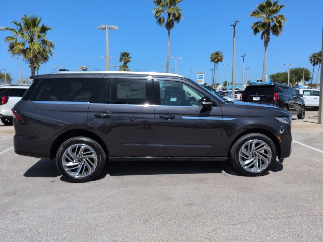 Certified 2026 Lincoln Navigator Reserve AWD/4WD image 3