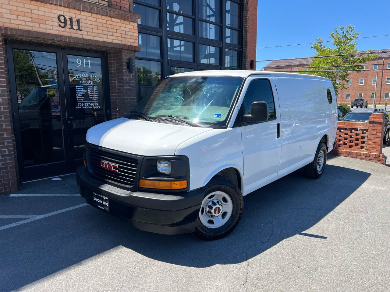 Used 2017 GMC Savana 2500 RWD image 1