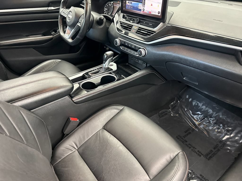 Used 2024 Nissan Altima 2.5 SR w/ SR Premium Package FWD image 14