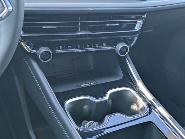 New 2026 Chevrolet Traverse LT w/ Midnight/Sport Edition FWD image 21