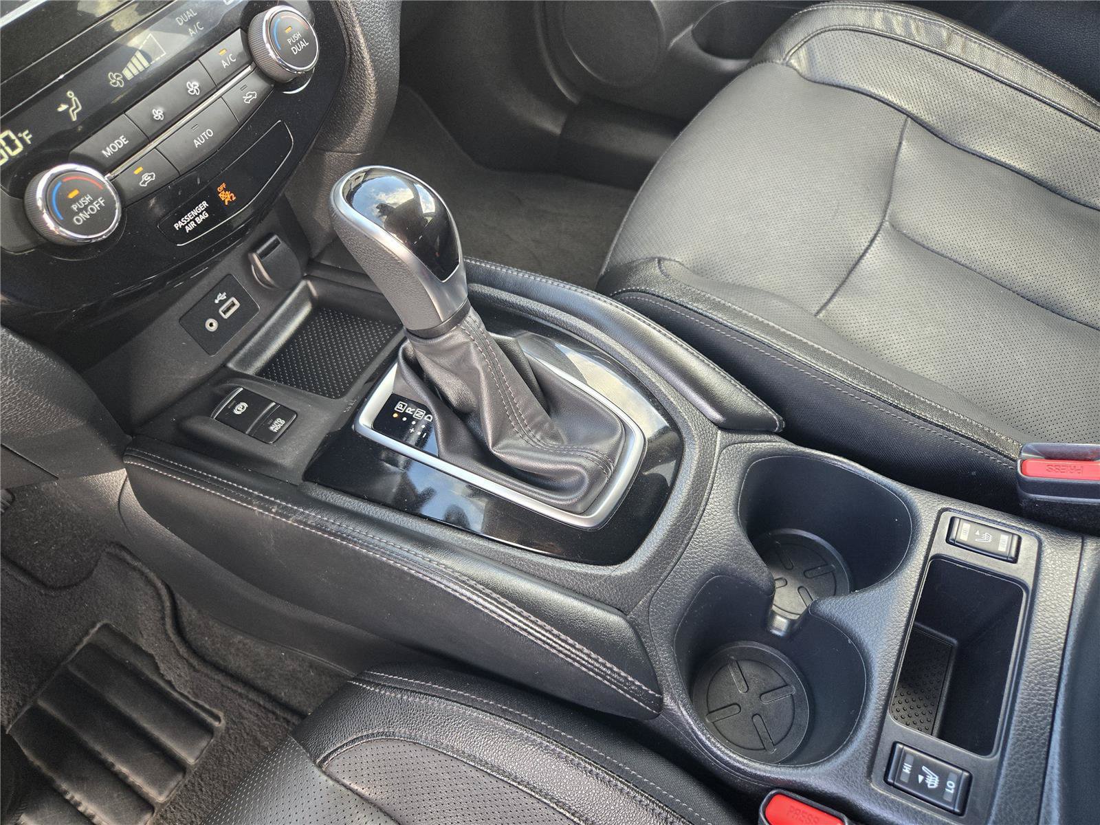 Used 2019 Nissan Rogue SL w/ Premium Package FWD image 18