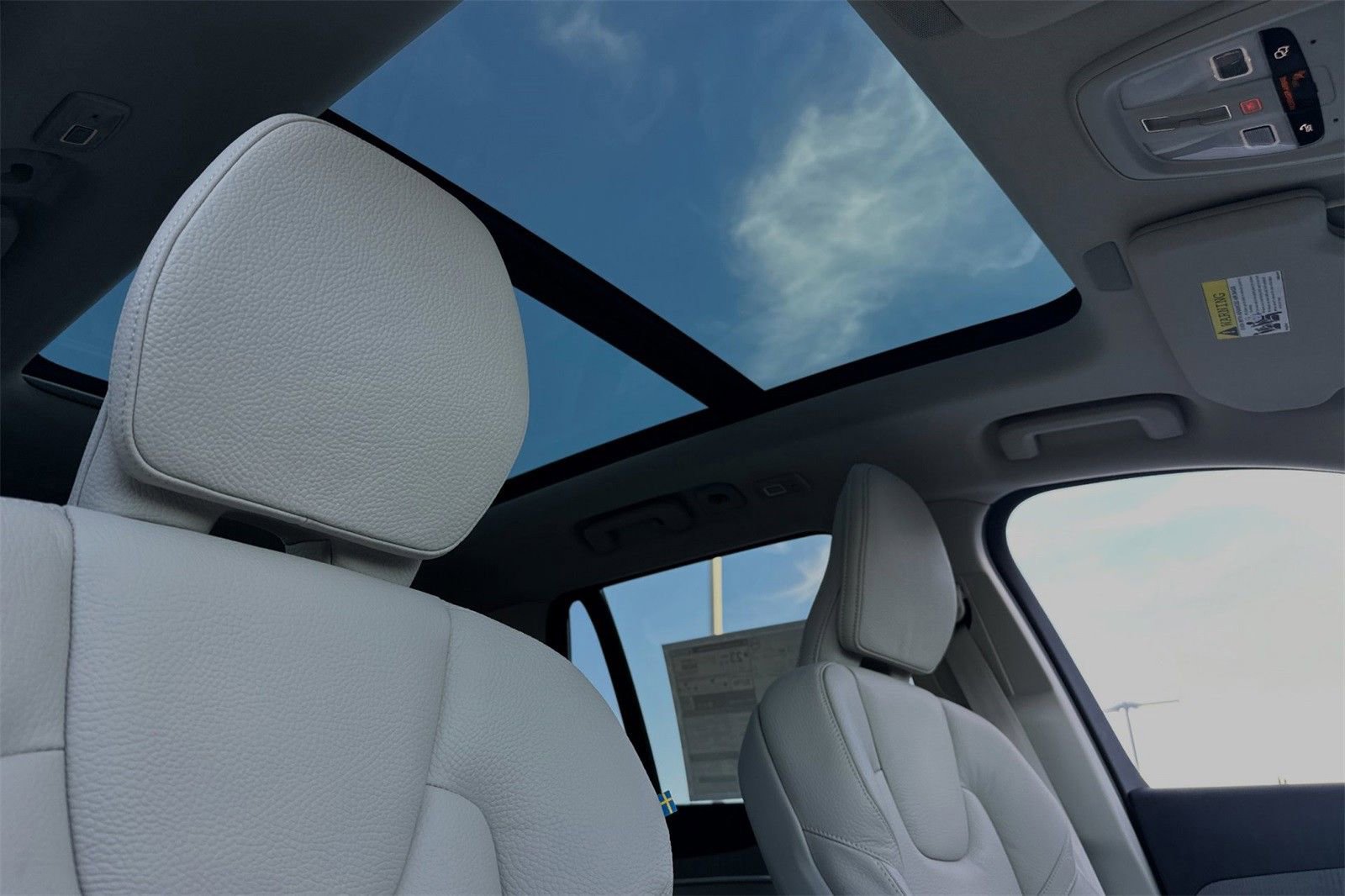 Certified 2025 Volvo XC90 B6 Core w/ Climate Package image 17