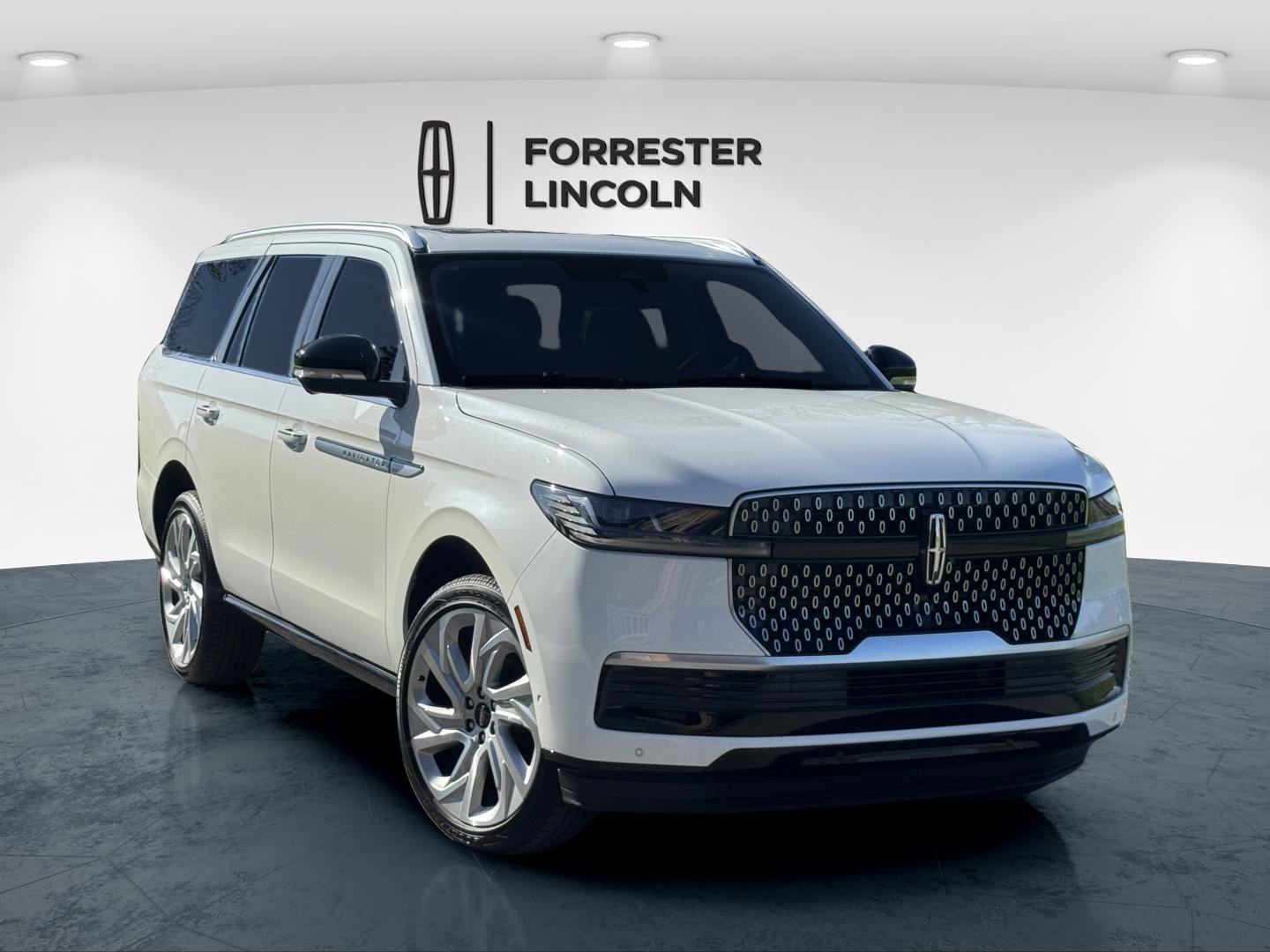 Used 2025 Lincoln Navigator Reserve AWD/4WD image 9