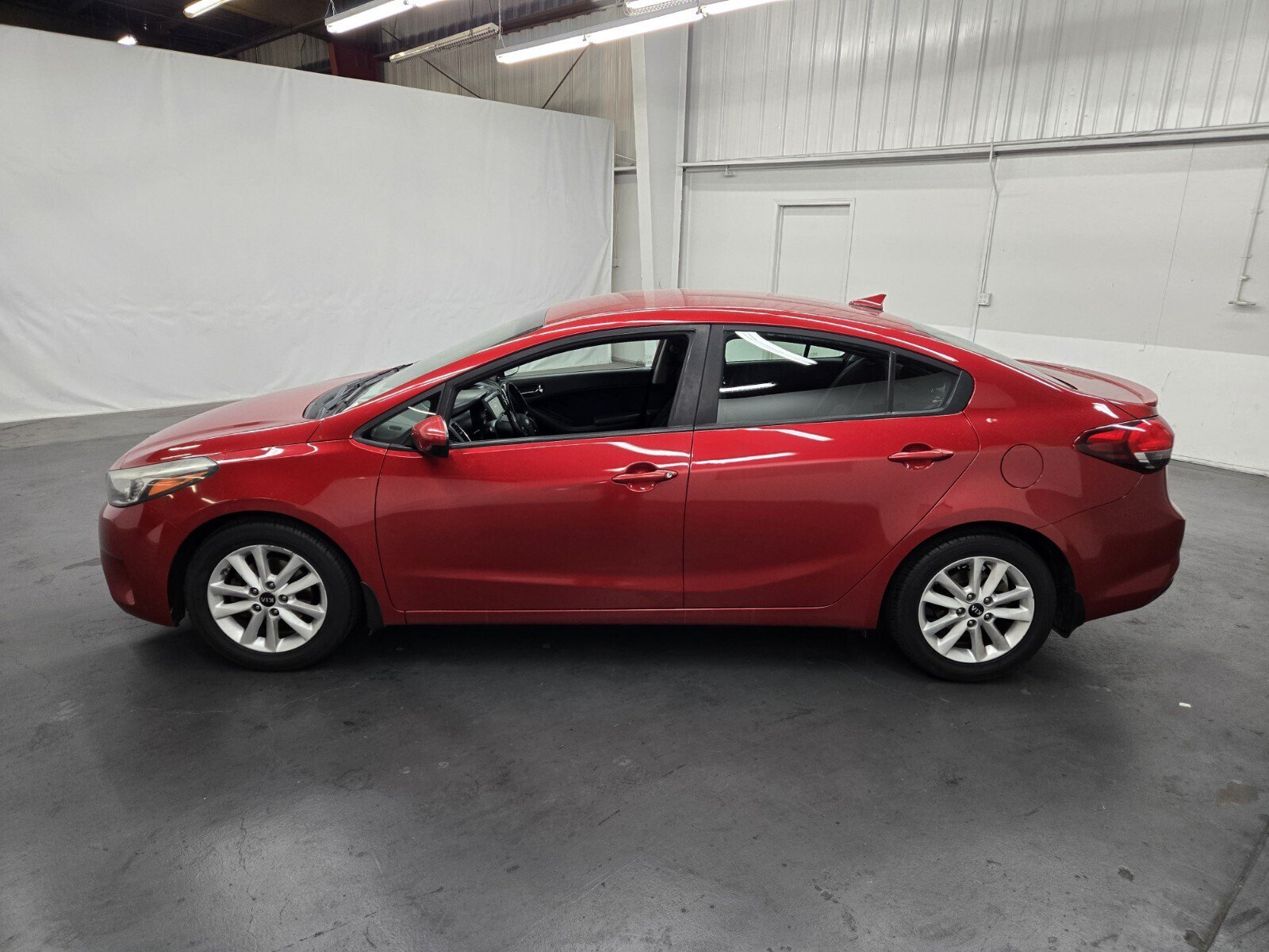 Used 2017 Kia Forte S FWD image 2