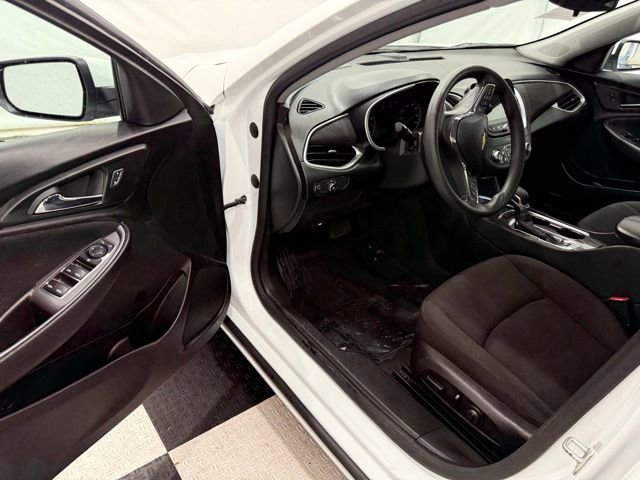 Used 2024 Chevrolet Malibu LT image 28
