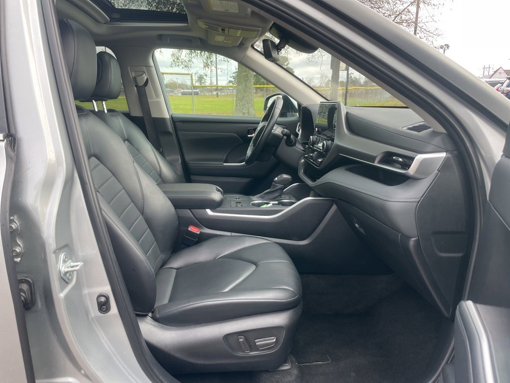 Used 2024 Toyota Highlander XLE image 15