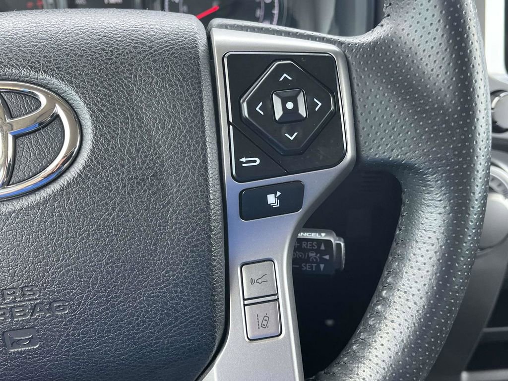 Used 2022 Toyota 4Runner SR5 Premium w/ Moonroof Package RWD image 32