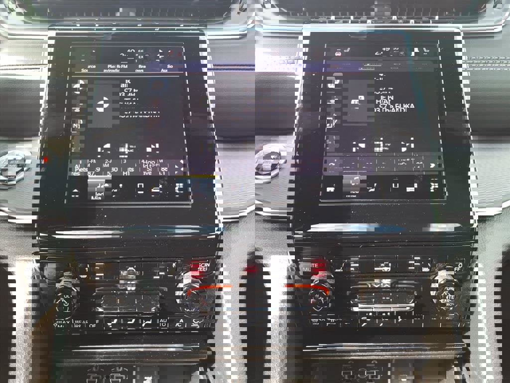 New 2025 Jeep Grand Cherokee Laredo X w/ Luxury Tech Group I image 9