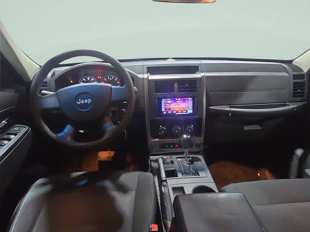 Used 2009 Jeep Liberty Sport image 2