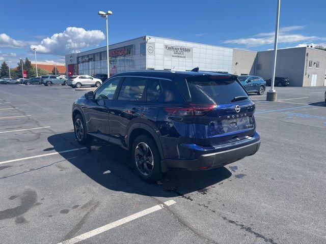 Used 2024 Nissan Rogue SV w/ SV Premium Package image 5