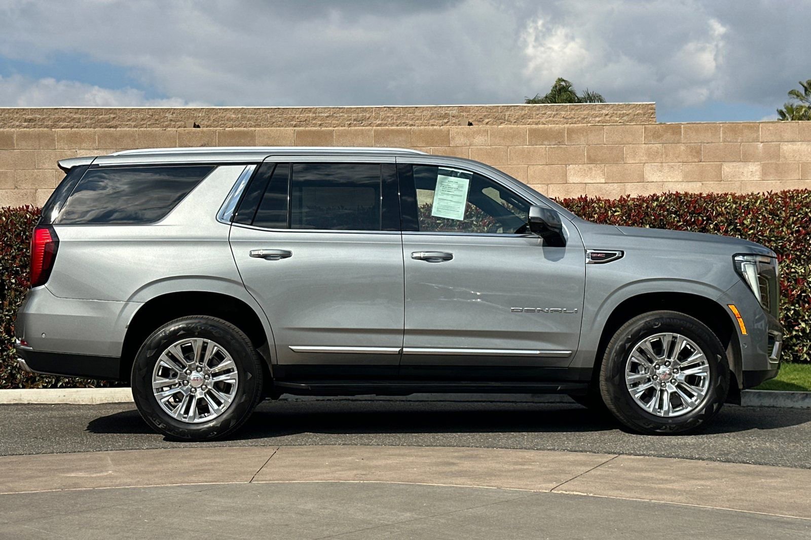 Certified 2025 GMC Yukon Denali video 3