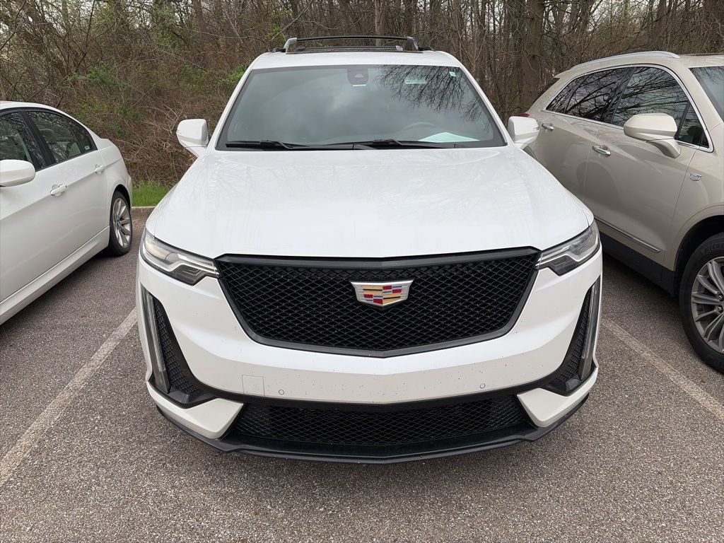 Used 2023 Cadillac XT6 Sport image 2