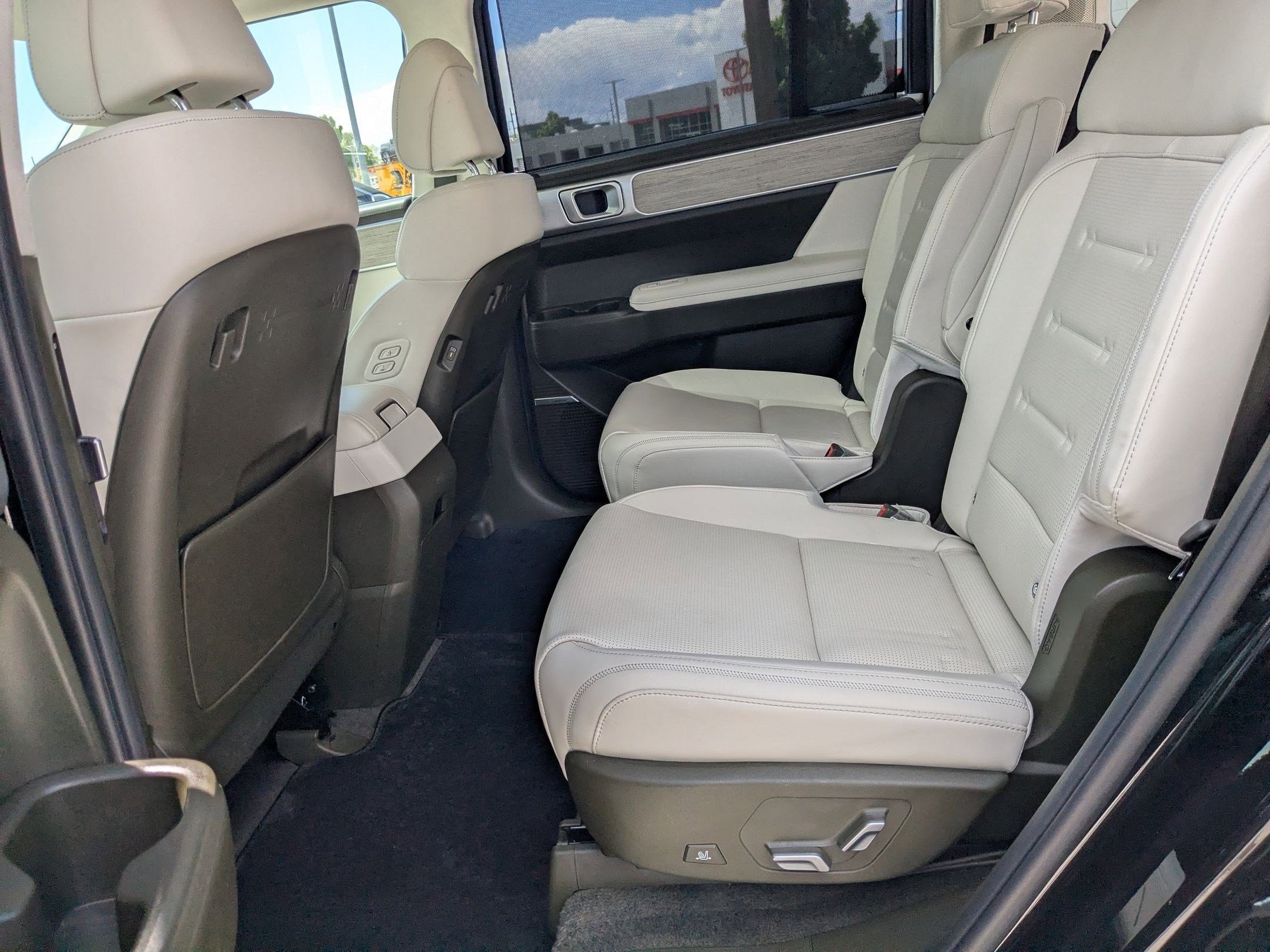 Used 2025 Hyundai Santa Fe Calligraphy AWD/4WD image 30