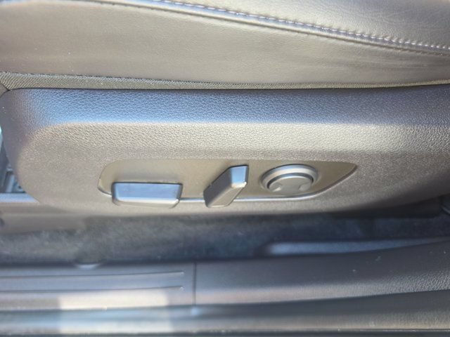 Used 2024 Kia Carnival EX FWD image 14