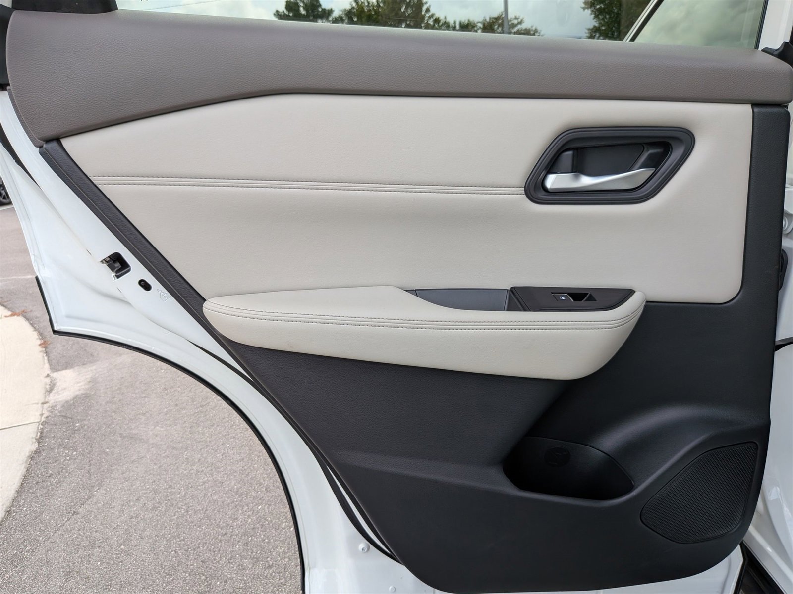 Used 2022 Nissan Rogue SL image 27