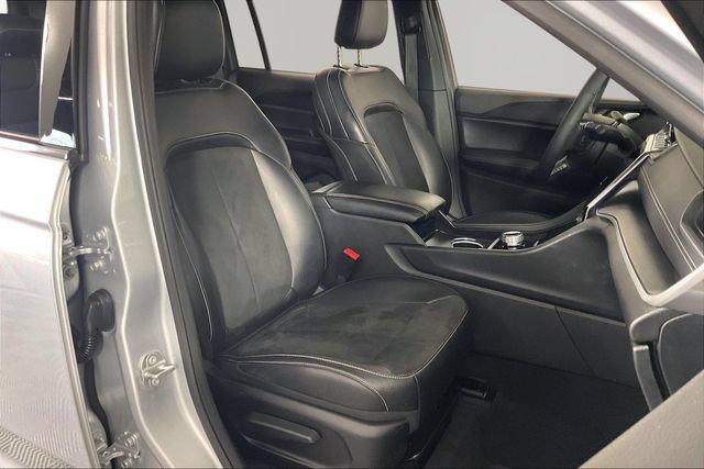Used 2025 Jeep Grand Cherokee L Altitude AWD/4WD image 28