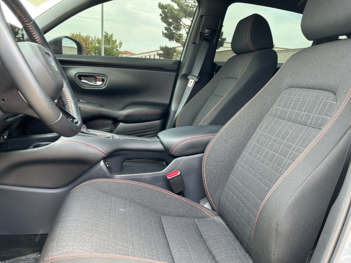 Used 2025 Honda HR-V Sport image 18