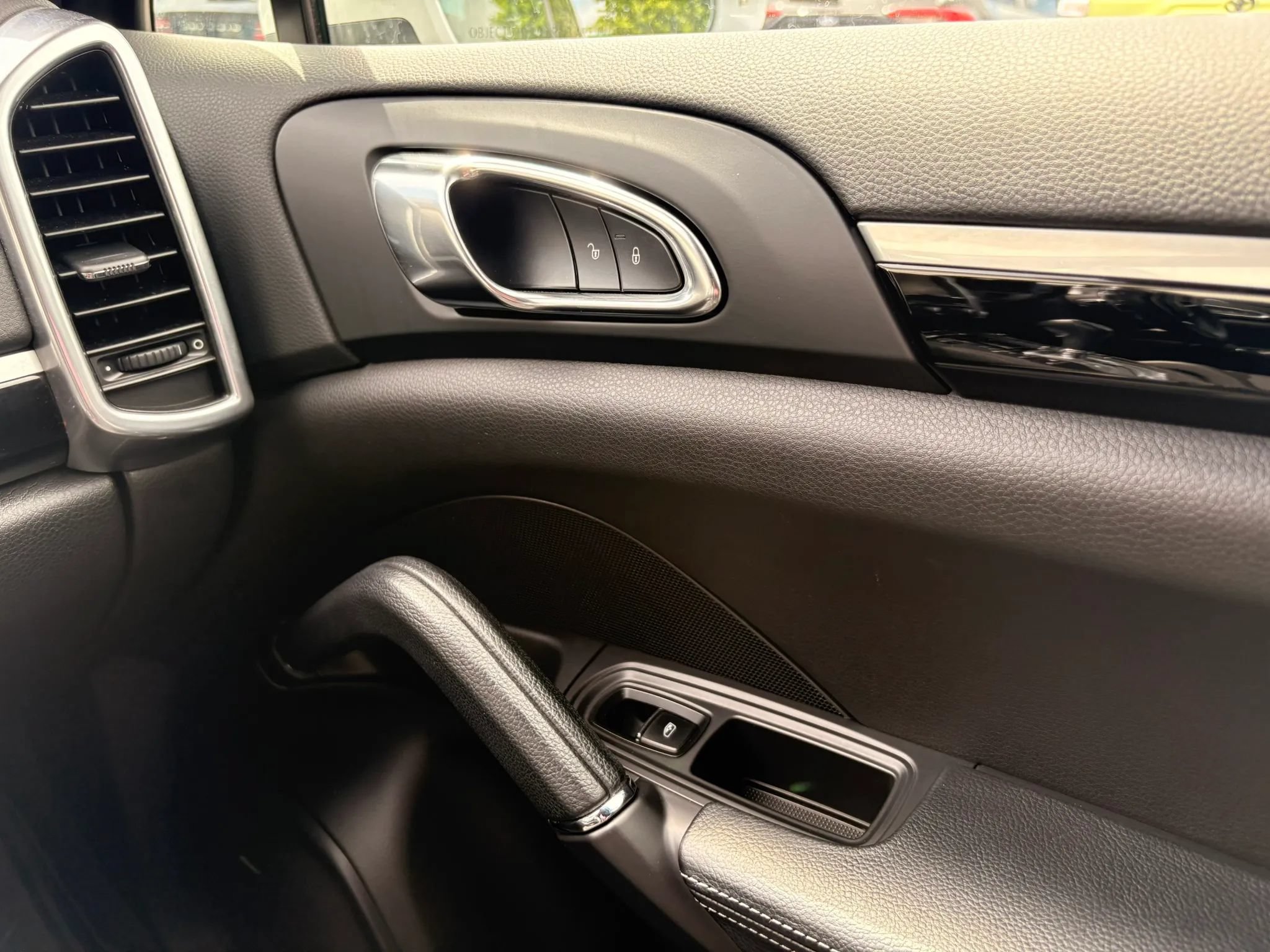 Used 2015 Porsche Cayenne S AWD/4WD image 24