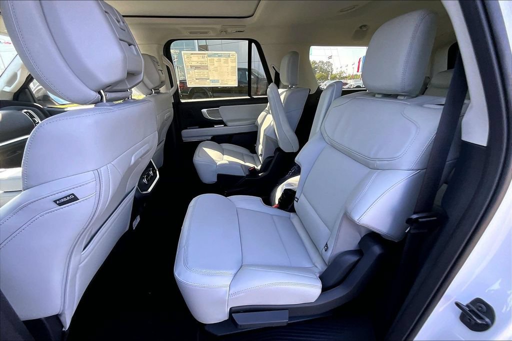 New 2027 Ford Expedition Max Platinum RWD image 10