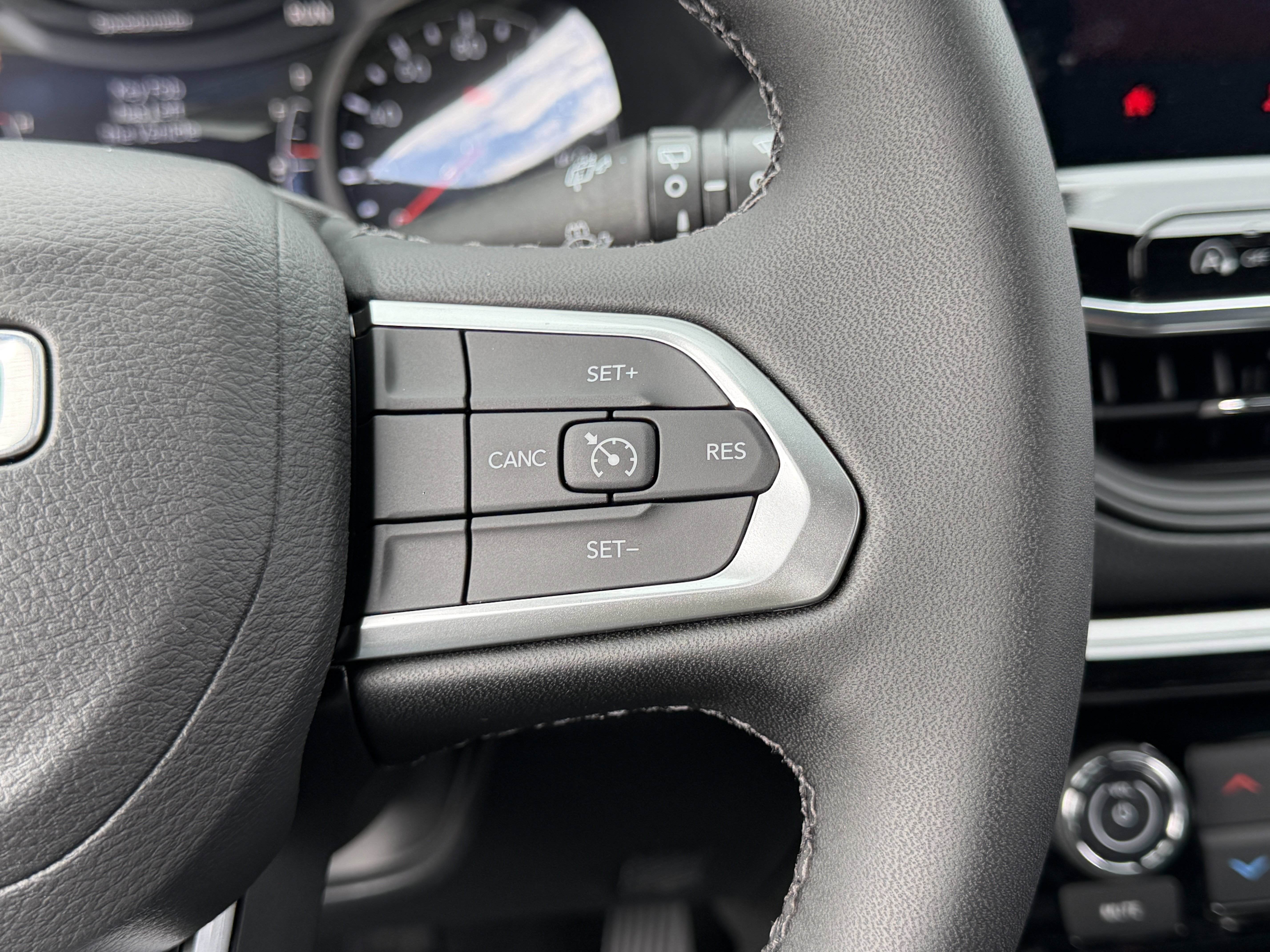 New 2026 Jeep Compass Latitude image 21