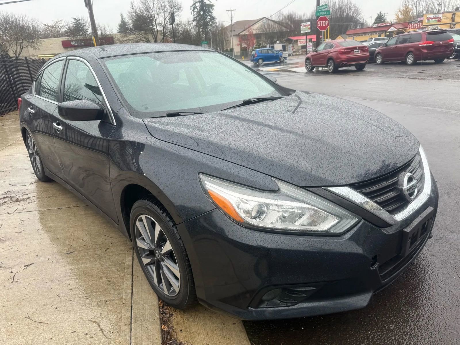 Used 2017 Nissan Altima 2.5 SV image 2