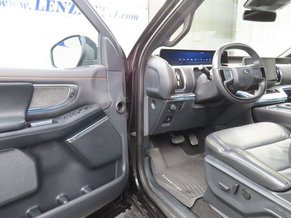 Used 2025 Ford Expedition Tremor AWD/4WD image 47