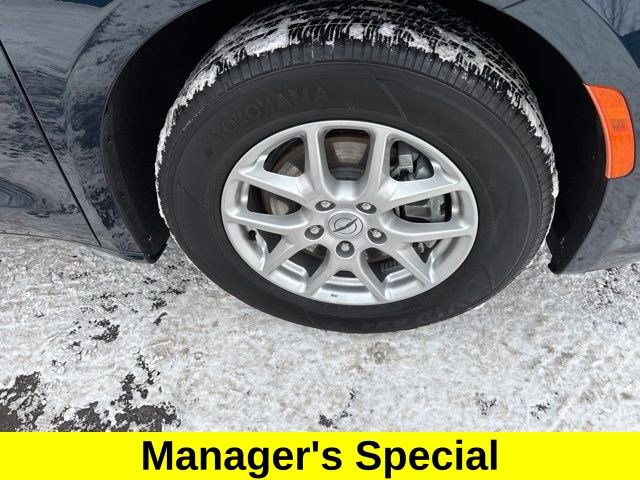 Used 2024 Chrysler Pacifica Touring image 42