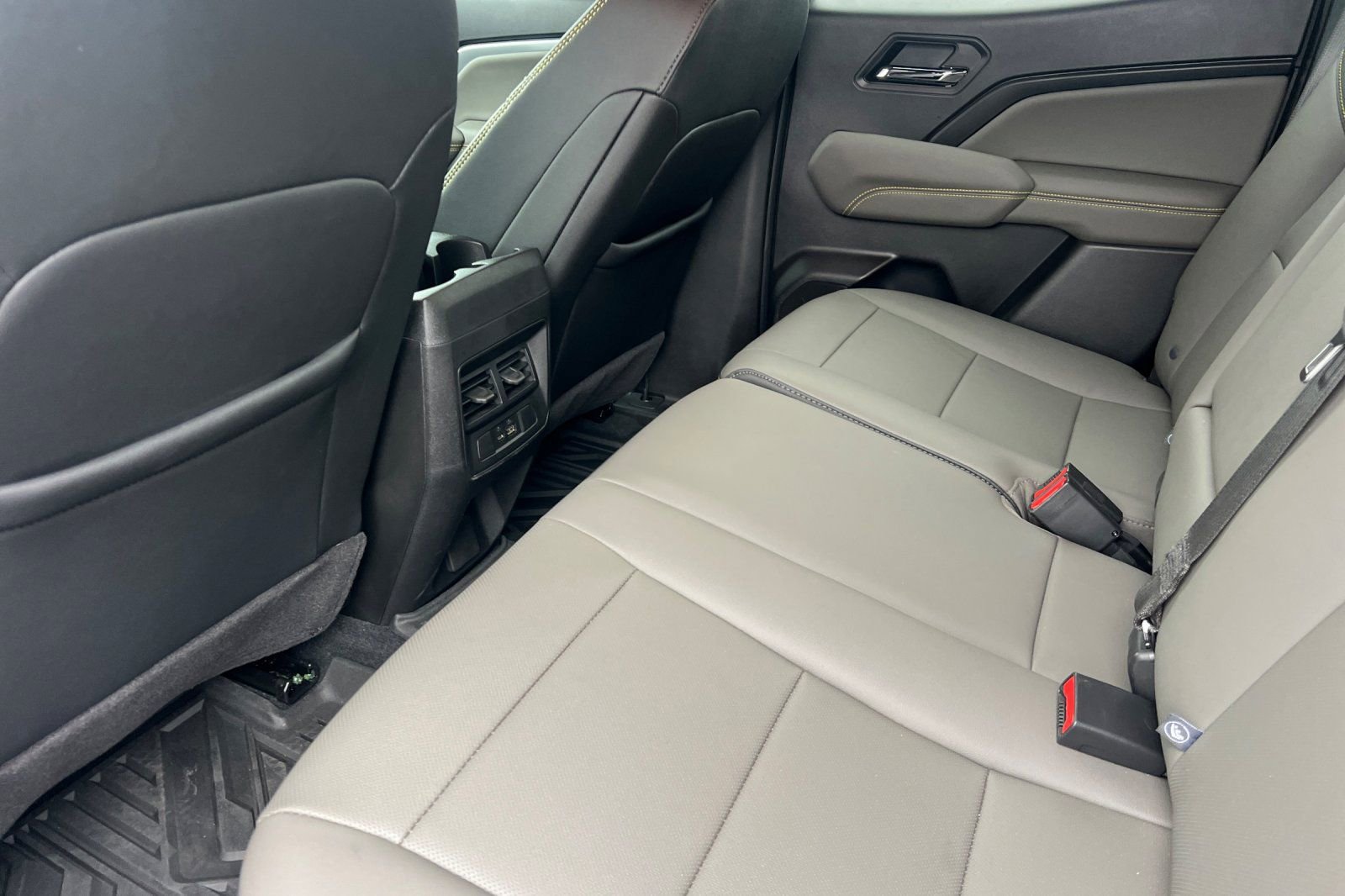 Used 2025 Chevrolet Colorado ZR2 w/ Technology Package image 12